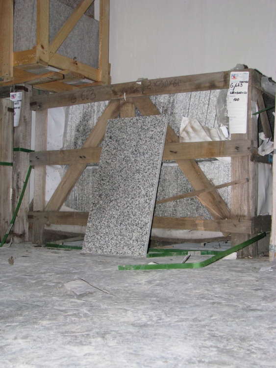Плитка гранітна G623 Silver Grey 600х300х20 мм Полірована