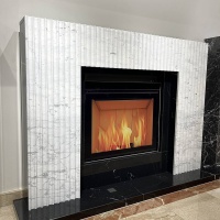 Портал для каміна Bravo Даллас Volakas + Nero Marquina мармур білий/чорний прямий