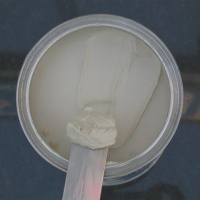 Клей полиэфирный Tenax Liquido colorato цветной 750 мл жидкий для ремонта и шпатлевки камня
