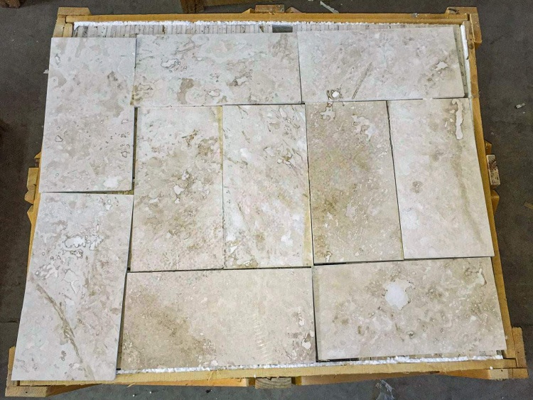 Плитка из травертина Light Filled and Honed 1,2х20,3х40,6 см, бежевая матовая заполненная шлифованная Standart 2-nd ch.